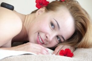 массаж стоун терапия