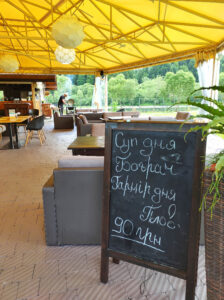 de-poiyistu-v-shidnutsi